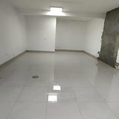 Alquiler de locales comerciales de  m  en la Av Tupac Amaru