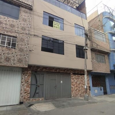 Venta de casa de  pisos en Av Universitaria Los Olivos
