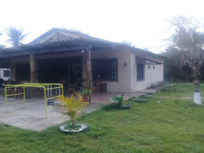 Hermosa casa quinta zona URUBO Trejo 