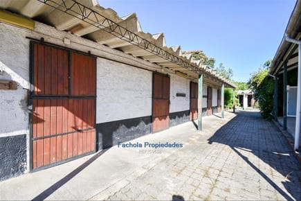Vende Casa + Stud Con 20 Boxes