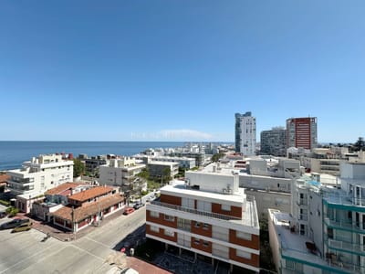 Apartamento de 1 dormitorio en venta en edificio Van Gogh, Punta del Este