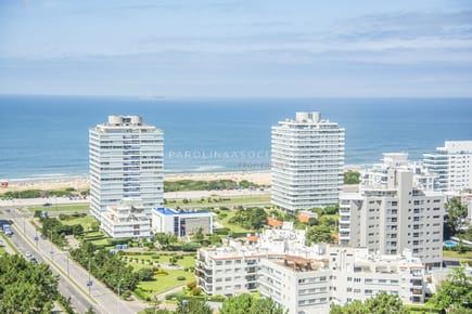 Apartartamento de 3 dormitorios en venta en Torre One, Punta del Este.