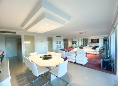 Apartamento en venta de 4 dormitorios mas dependencia de servicio en Aquarela, Playa Mansa