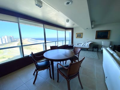 Apartamento en venta de 3 dormitorios en edificio Estrella de Mar, Playa Brava Punta del este