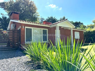 Hermosa casa de 2 dormitorios en venta. San Rafael, Punta del Este
