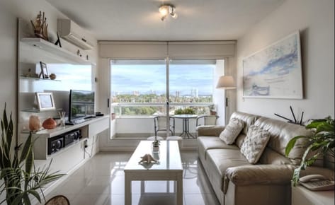 Apartamento en venta de 2 dormitorios en edificio Jardines de la Sierra, Punta del Este