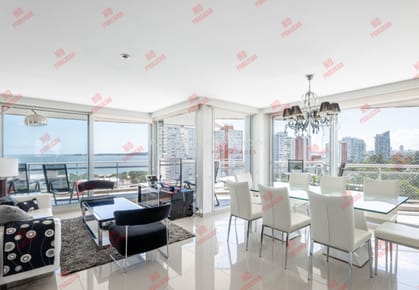 Apartamento en venta de 3 dormitorios y dependencia en Sunrise Tower, Punta del Este