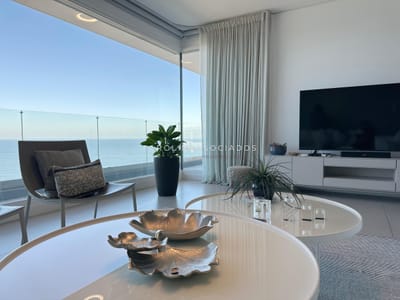 Apartamento en venta en edificio Le Parc lll, Punta del Este.
