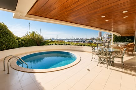 Apartamento en venta de 3 dormitorios en Punta del Este.