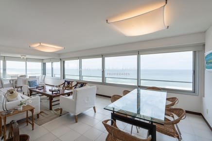 Apartamento en Venta de 3 dormitorios Frente al Mar en Playa Brava , Punta del este