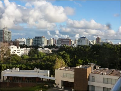 Apartamento en venta de 2 dormitorios en Punta del este, Playa Brava , Ocean drive
