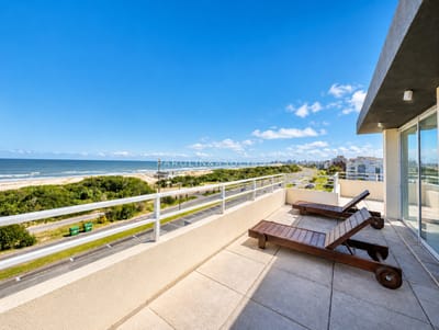 Penthouse de 3 Dormitorios en Primera Línea del Mar, Playa Brava Punta del Este
