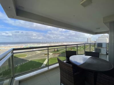 Hermoso apartamento en venta con agradable vista al Mar de 3 dormitorios