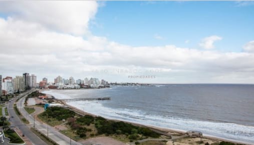 Departamento de 3 Dormitorios en Coral Tower, Mansa, Punta del Este