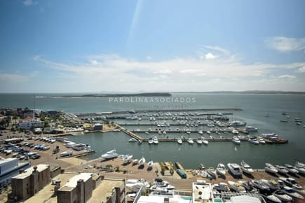 Departamento de 3 dormitorios + dep. en venta en Edif. Fontemar, vista al Puerto