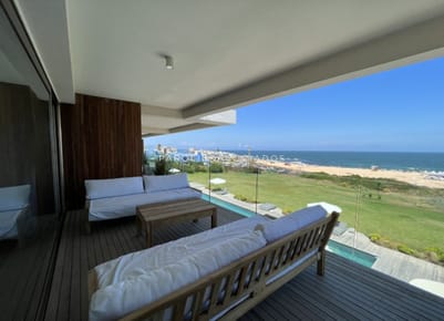 Venta apartamento 4 dormitorios y dependencia de servicio en frente al mar en Manantiales