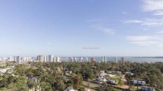 Hermoso apartamento en venta en piso alto en torre Yoo, Punta del Este.
