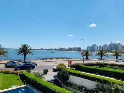 Apartamento en venta en primera linea de Puerto, Punta del Este.
