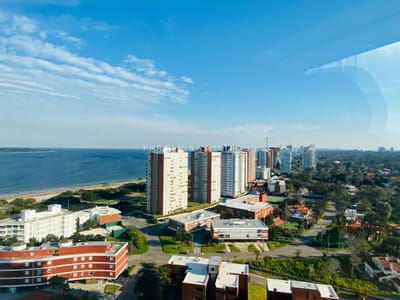 Apartamento en venta de 2 dormitorios en Miami Boulevard, Punta del Este.