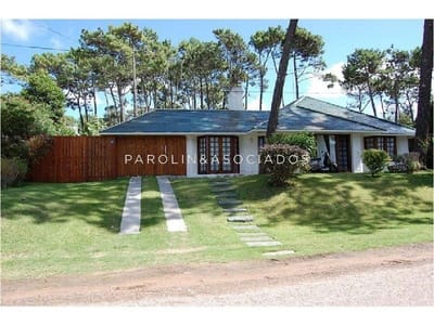 CASA DE 3 DORMITORIOS EN LUGANO, PUNTA DEL ESTE