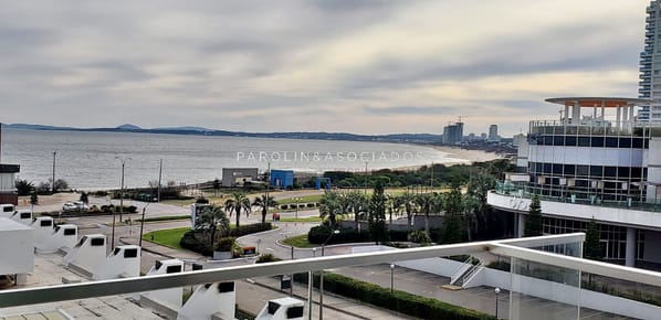 Apartamento en venta de 3 dormitorios en Alexander Colection, Punta del Este.
