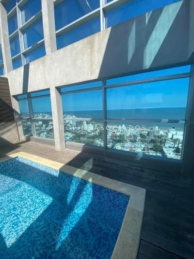 Apartamento en venta con vista al mar en Punta del Este.