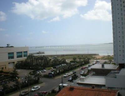 Apartamento en venta de 2 dormitorios en Season Tower, Punta del Este.