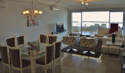 Apartamento en venta de 3 dormitorios en torre Lobos, Punta del Este.