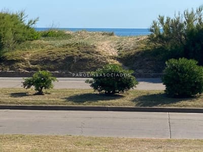 Apartamento en venta de 3 dormitorios en edificio Horizonte, Punta del Este.