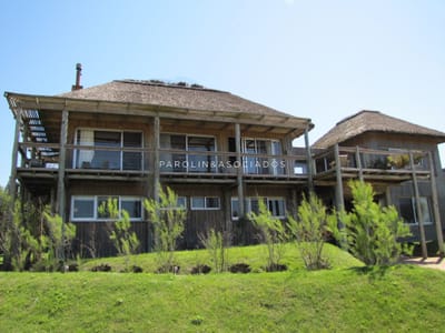 Hermosa casa en venta de 4 dormitorios en Punta del Este.