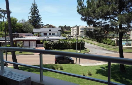 Apartamento de 3 dormitorios en venta en la Mansa, Punta del Este.