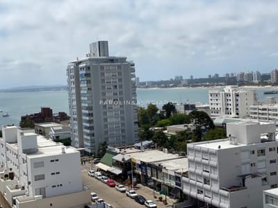 Apartamento en venta de 2 dormitorios en Peninsula, Punta del Este.