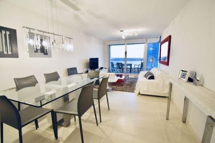 Apartamento en venta de 2 Dormitorios en Season Tower, Punta del Este.
