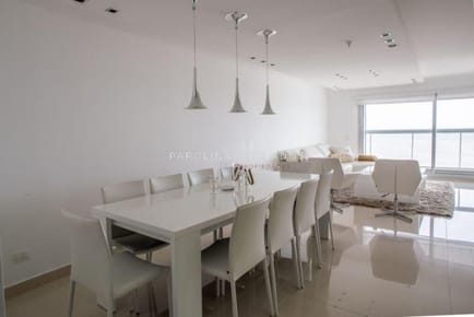 Apartamento en venta de 3 dormitorios en Miami Boulevard, Punta del Este.