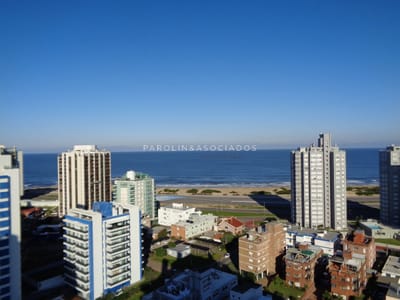 Pent House en venta en torre Manhattan, Punta del Este.