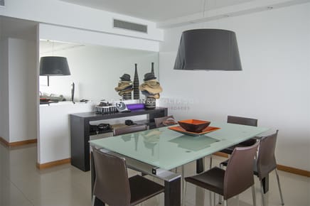 Apartamento en venta de 3 dormitorios en Tiburón, Playa Brava Punta del Este.
