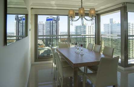 Apartamento en venta con vista al mar en Torre Imperiale, Punta del Este.