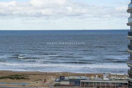 Apartamento en venta de 3 dormitorios en Torre Imperiale, Punta del Este.