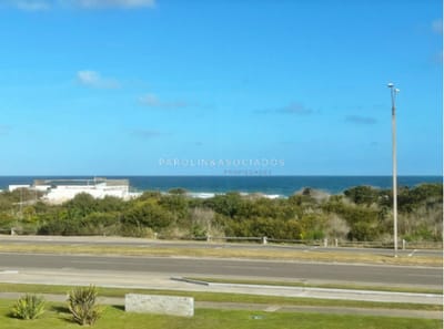 Apartamento en venta de 3 dormitorios + dependencia en edificio Indigo, Punta del Este.