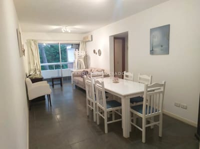 Apartamento en venta de 2 dormitorios en Punta del Este.
