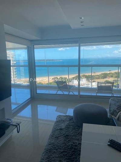 Apartamento de 3 dormitorios en venta en Miami Boulevard, Punta del Este.