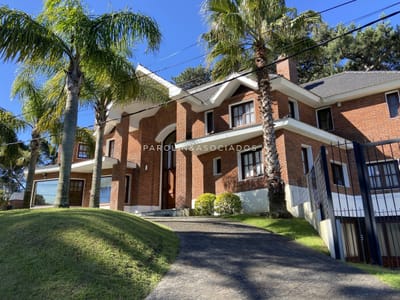 Casa en venta de 5 dormitorios en Punta del Este.