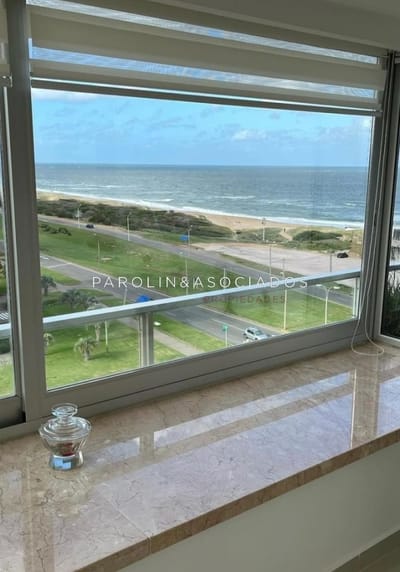 Apartamento de 3 dormitorios en venta en Torre Tiburón, Punta del Este