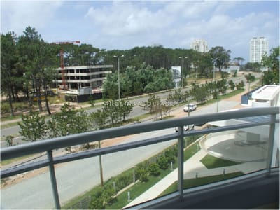 Apartamento en venta de 2 dormitorios en Ocean Drive, Punta del Este.