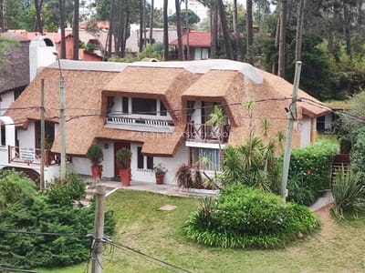 Casa de 3 dormitorios en venta en Pinares, Punta del Este.