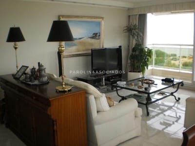 Apartamento de 3 dormitorios en Coral Tower, Mansa, Punta del Este.