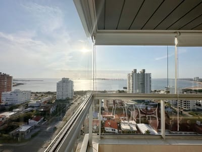 Apartamento em venta de 2 dormitorios en edificio Art Boulevard, Punta del Este.