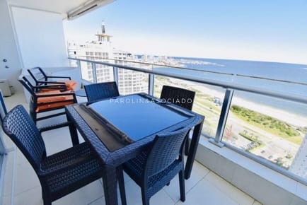 Apartamento en de 2 dormitorios en venta en Seasons Tower, Punta del Este