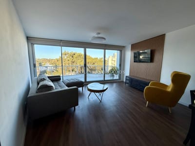 Exclusivo Pent-House en venta de 2 dormitorios en playa Mansa, Punta del Este.