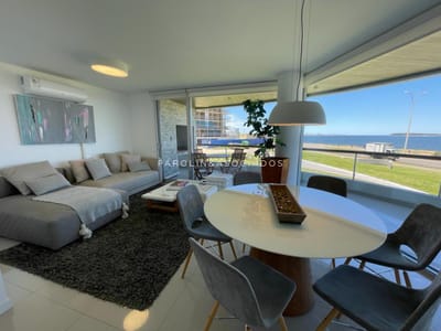 Apartamento en venta de 3 dormitorios en edificio Isabel, Punta del Este.